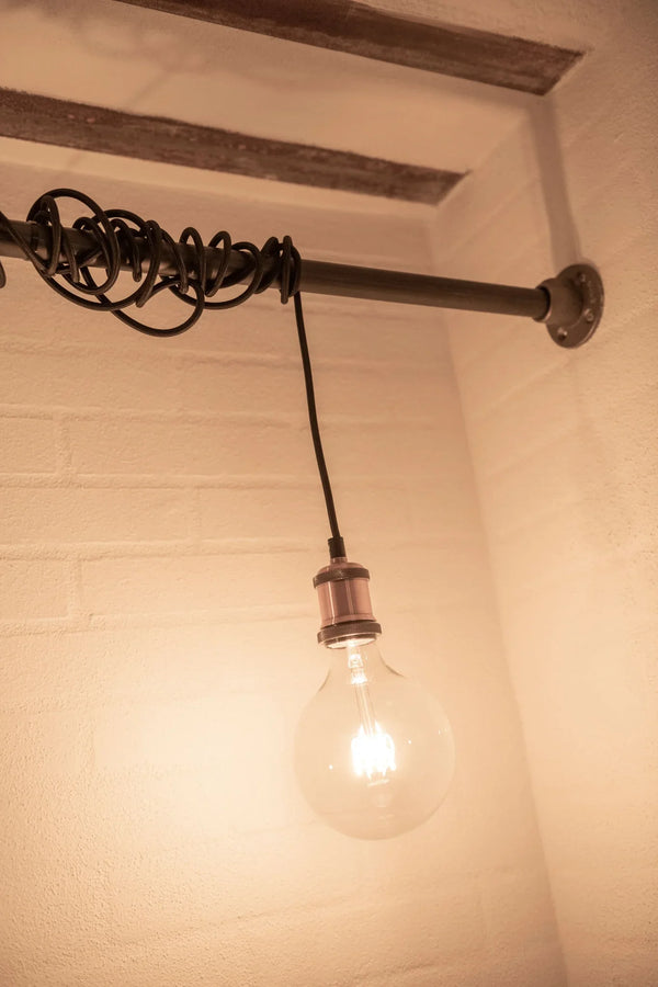 Logan als Kleiderstange für Lampen