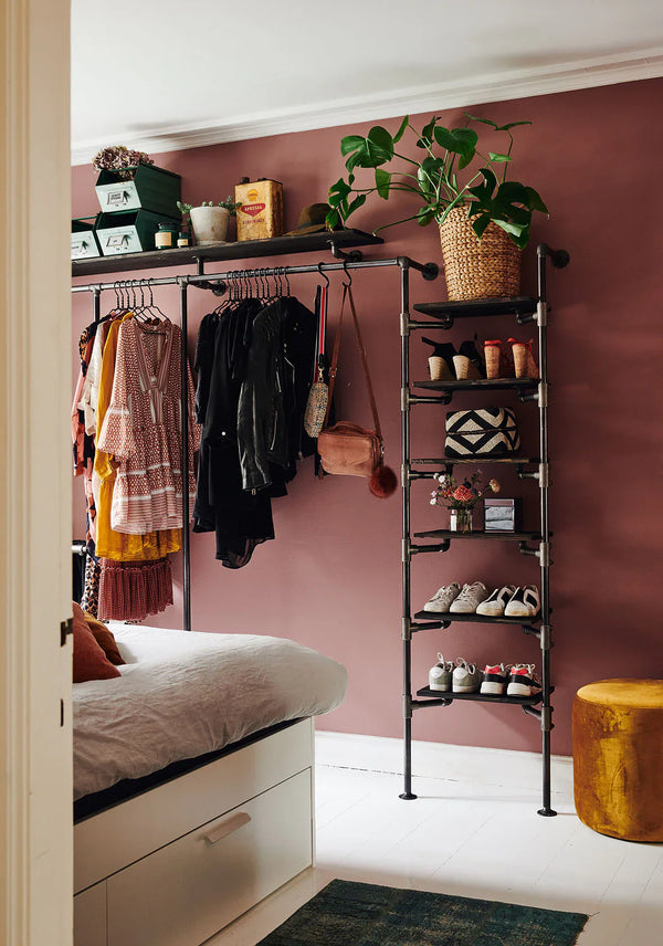 Begehbare Kleiderschrank-Lösung im Schlafzimmer der Influencerin Nynne