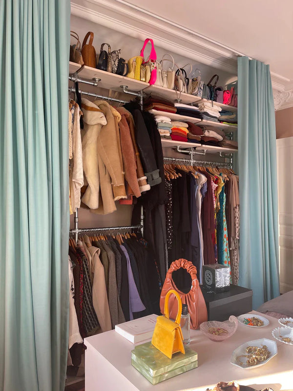 Im Inneren von Sabinas Socol Garderobe