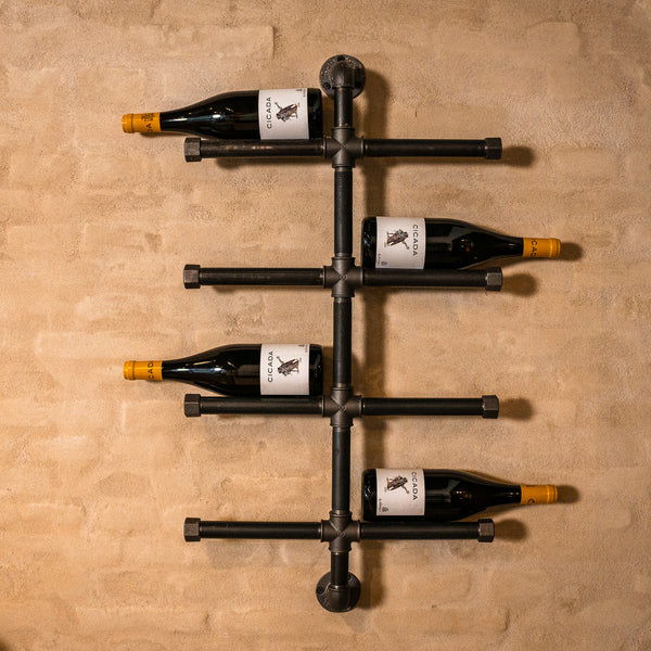 Wandmontiertes Weinregal mit 8 Armen in Wasserrohren