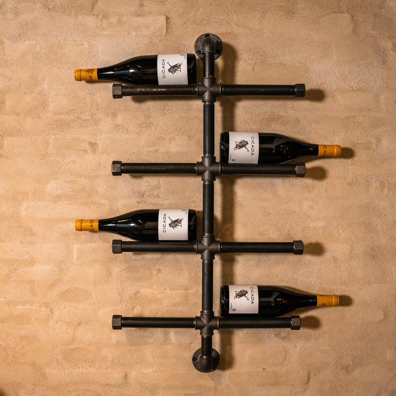 Wandmontiertes Weinregal mit 8 Armen in Wasserrohren