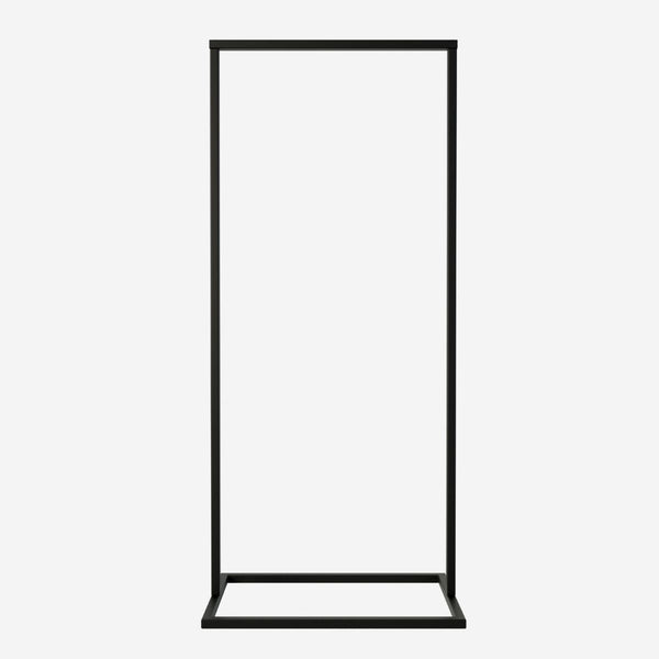 Frame Little Jackson - Schwarzer Kleiderständer mit quadratischem Fuß