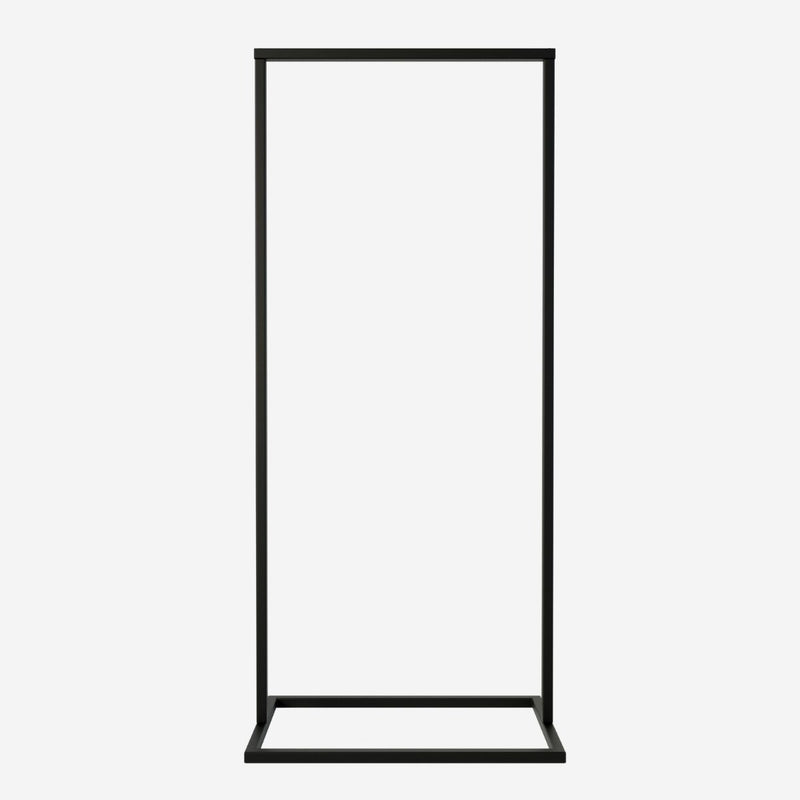 Frame Little Jackson - Schwarzer Kleiderständer mit quadratischem Fuß