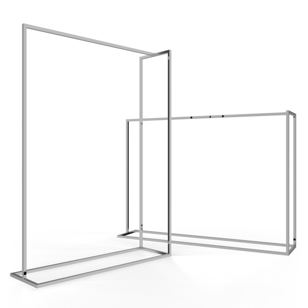 zwei geometrische Kleiderständer aus quadratischen Eisenstangen in Chrome. einer ist hoch einer ist breit
